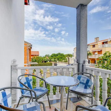 1 Bedroom Gorgeous In Marsici شقة