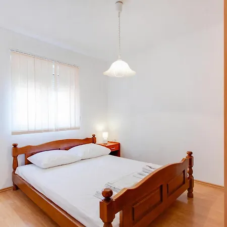 1 Bedroom Gorgeous In Marsici 아파트 Sveti Vid-Miholjice