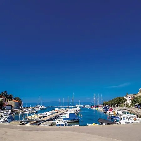 1 Bedroom Gorgeous In Marsici