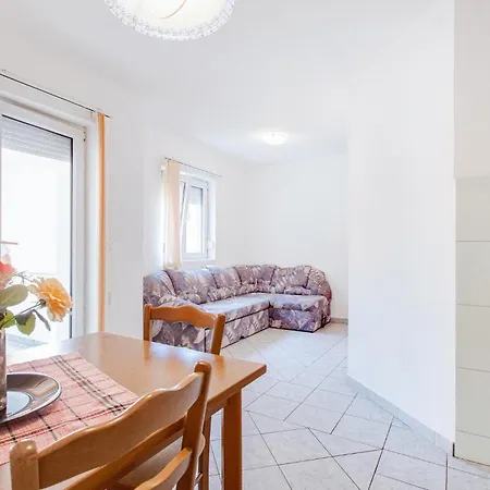 1 Bedroom Gorgeous In Marsici 아파트 Sveti Vid-Miholjice