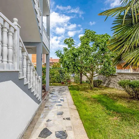 1 Bedroom Gorgeous In Marsici 아파트 *